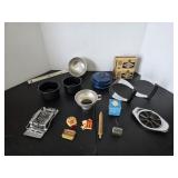 Assorted vintage kitchen wares