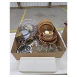 Box lot miscellaneous kitchen wares