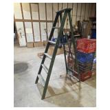 VINTAGE 5 FT WOODEN STEP LADDER