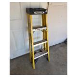 Werner FS104X9162 fiberglass 4 ft step ladder