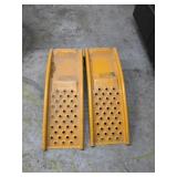 Pair of heavy duty drive on automobile ramps