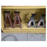 4 assorted safety jacks
