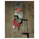 Filing guide, for precision saw chain cleaning.