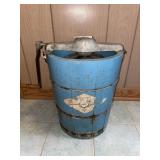 Antique Vintage Arctic White Mountain Ice Cream