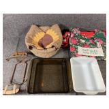 Pyrex casserole dishes/bags & decor