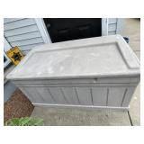 Plastic Outdoor Tote with Cusions