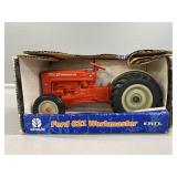 1:16 ERTL Ford "621 Workmasterï¿½ Tractor