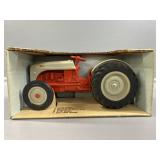 1:16 ERTL Ford "8N" Tractor