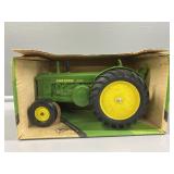 1:16 ERTL John Deere "R" Tractor Diesel
