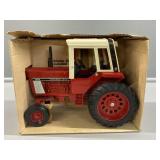 1:16 ERTL International 1586 Tractor w/ cab