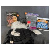 Halloween  18 Hanging Ghosts, Creepy Cape, Wigs