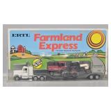 ERTL 1:64 Equipment Hauling Set Case International