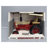 ERTL 1:16 International 826, Golden Demonstrator