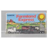 ERTL 1:64 Equipment Hauling Set Case International