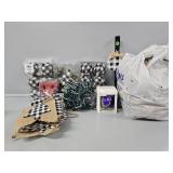 Black & White Plaid Ornaments & Garland Decor