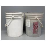 White Bucket With Chains & 2 Ball Bungee Cords