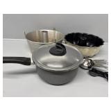 Comet aluminum two-piece angel food cake pan