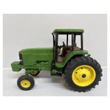 ERTL John Deere 7600 Tractor Die-cast