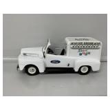1:18 Road Signature 1948 Ford Ice Cream Truck