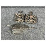 Cast Iron Trivets: Dutch Lovebirds(2), Bellows,