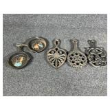 Cast Iron Trivets: Dutch Lovebirds, Round Hex,