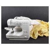 Lil Sew& Sew Machine w/Sheets