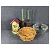 Pyrex 2 QT Round Casserole Dish W/Basket