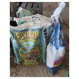 Fox Farm Ocean Forest Potting Soil, Perlite