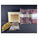Under Cabinet Stem Racks(2) Fabric Napkins(6)
