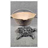 Cast Iron Dutch Oven W/Bail Handle,Turtle Trivet