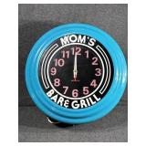 Momï¿½s Bar & Grill Clock Art-Deco