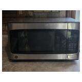 GE Household 950 Watt Microwave