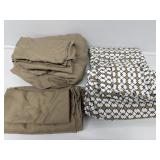 Queen size sets of sheets (2)