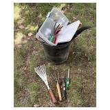 Gardening Hand Tools, Black Pot, Snow Brushes