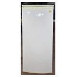 Avanti Apartment Size Refrigerator