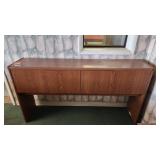 Cabinet 68 X 14 X 37