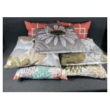Throw Pillows(7) w/ Extra Throw Pillow Covers (2)