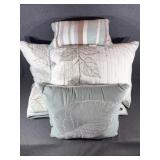 Comforter and Decorative Pillows (4)