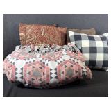Throw Pillows (4) Tie Blanket
