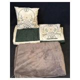 Handmade Quilt / Pillow, Polyester Balnket