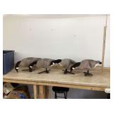 4 GOOSE DECOYS IN TOTE(NO LID)