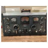 Vintage 1940s HALLICRAFTERS SX-28 receiver