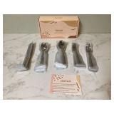 Stainless steel flatware set with 20 pieces