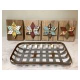 4 wooden star wall plaques in metal basket