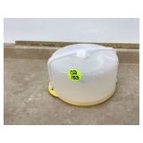 Portable container for storing and transporting cakes