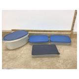 Plastic containers for storing food items