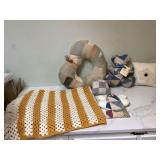 Quilt craft pillows knit blanket