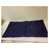 King sized navy blue comforter with 2 matching pillowcases