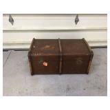 ANTIQUE MIT SPERRHOLZPLATTEN TRUNK