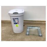Trash can and weight scale